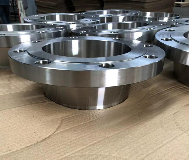 ���i���m